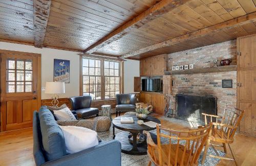 Moscow Casa | Two Chimneys: 5 br, a/c, fireplace, deck hot tub, firepit, garage