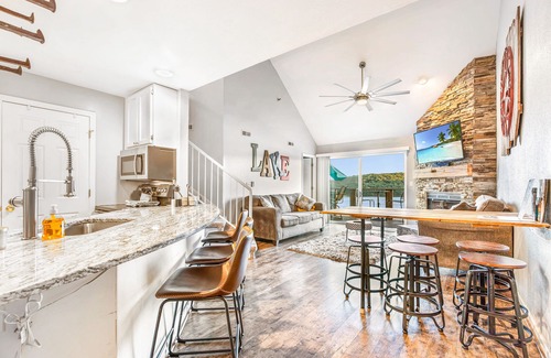 Lake of the Ozarks Condominio | Two Condos Nestled In The State Park With Amazing Views