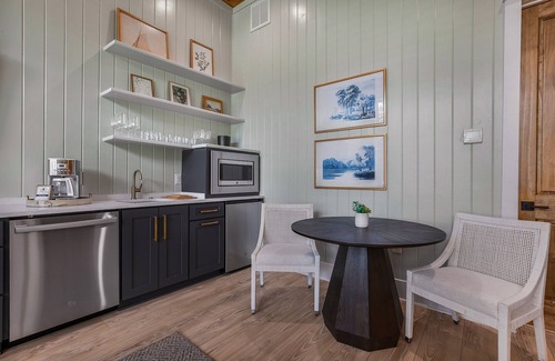 Fairhope Cabaña | Two Cottage Suites in one! Downtown Cottage Hideaway