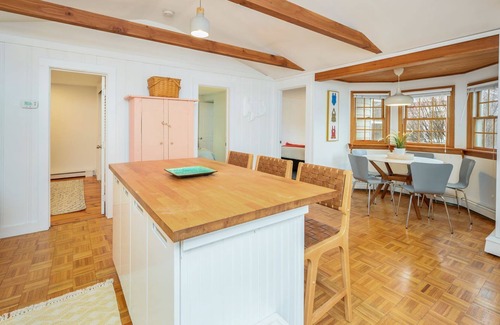 South Dennis Cabaña | Two Cottages on Large Pond Updated Interior AC Wifi Dog Friendly