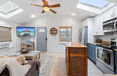 Margate City Casa | Two Cottages w/ Patios - Close to Beach