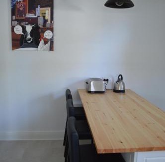 Keith Cama Y Desayuno | Two Cow Cottage Bed & Breakfast