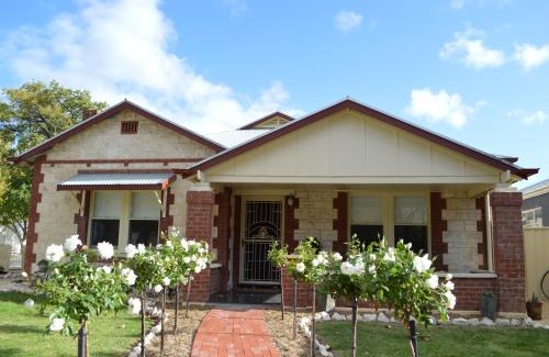 Keith Cama Y Desayuno | Two Cow Cottage Bed & Breakfast