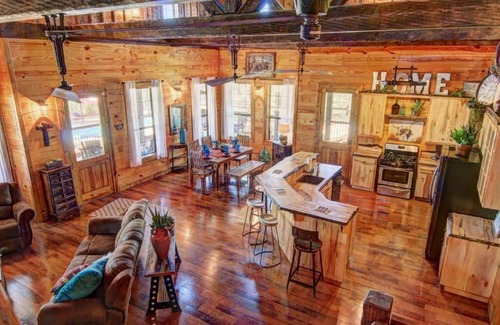 New Braunfels Cabina | Two Cozy Cabins Located on 65 Acres – A Peaceful Ranch Escape
