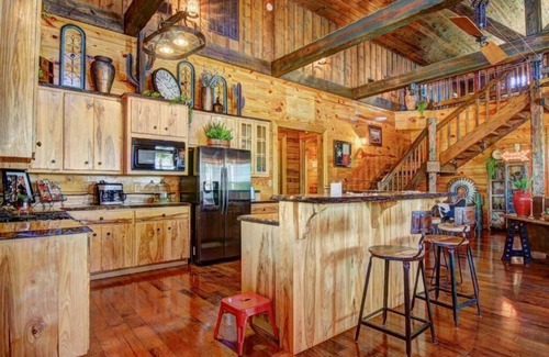 New Braunfels Cabina | Two Cozy Cabins Located on 65 Acres – A Peaceful Ranch Escape