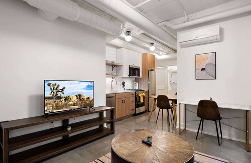 Warehouse District Apartamento | TWO CozySuites NLG - Modern condo 01 and 11