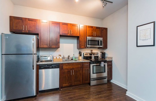 Music Row Apartamento | TWO Cozysuites Stylish Music Row Condos w Parking
