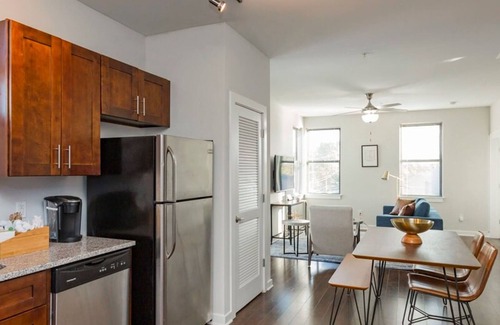 Music Row Apartamento | TWO Cozysuites Stylish Music Row Condos w Parking