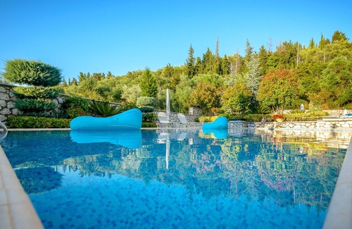Agios Nikitas Villa | Dos villas exclusivas con piscina de lujo, vista al mar Jónico, WIFI gratuito y estacionamiento