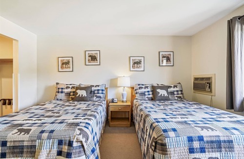 West Bridgewater Hotel | Two Double bed Hotel Room with outdoor heated pool 216