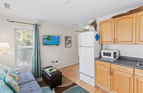 Isle of Palms Condominio | # 211 - Two-Eleven @ The Ocean Inn, un favorito de los huéspedes en la parte superior de las escaleras