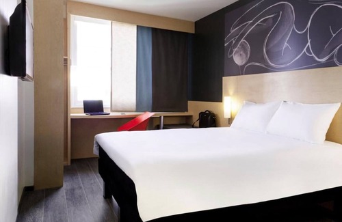 Cuauhtémoc Hotel | Two Family Ready Rooms with Free Parking and Close to Palacio de Bellas Artes!