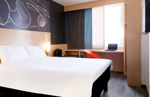 Cuauhtémoc Hotel | Two Family Ready Rooms with Free Parking and Close to Palacio de Bellas Artes!