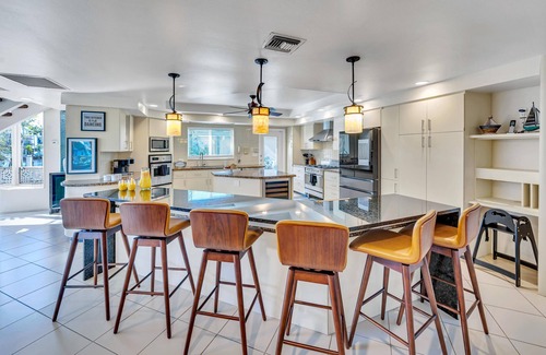 Coral Ridge Condominio | Two-floor Suite | Heated pool | Dock Access | Quiet Neighborhood | SaltAire One | RESlDENCES
