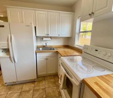 St. Petersburg - Clearwater Apartamento | Two Fully Equipped Apartments and a Studio 5 miles from the beach