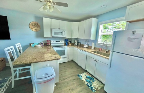 Shoreline Park Casa | Two homes in beautiful Bay St. Louis with swimming pools and private boat launch