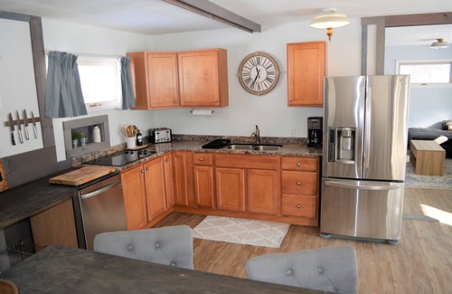 Cooperstown - Otsego Lake Casa | Duerme 22! Gran propiedad del lago en Coop con piscina y muelle - Baseball Family Ready!