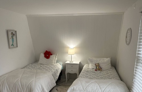 Madison Center Casa | Two houses from iconic East Wharf beach, beautiful well equipped beach home.