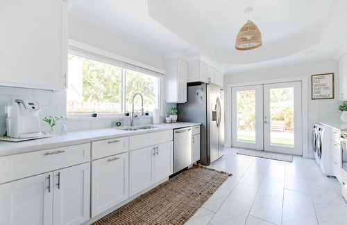 Parker Ridge Cabaña | Two Houses KING BEDS Close to Airport, Golf Course, Zoo, Downtown and Beaches