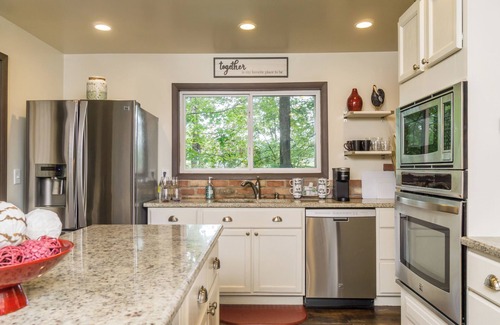 Dahlonega Casa | Two Houses-Minutes to Downtown/HotTub/Dog-Friendly/2-Bedroom/2-bath!