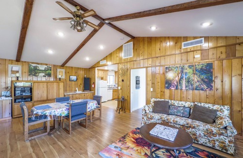 Mariposa Casa | Two Houses on 100 acres-Pool-2 Hot Tubs-45 Min to Yosemite Nat. Park