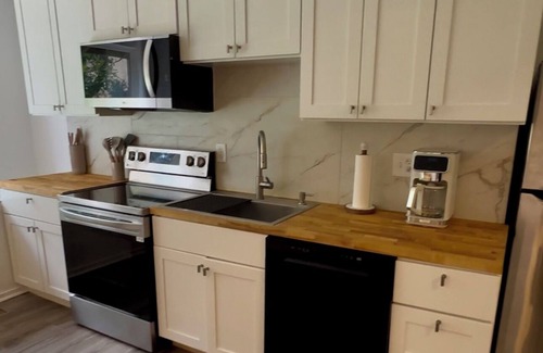 Kansas City Casa | Two is Better Than One! Double the Space! nLarge Groups Near Entertainment!