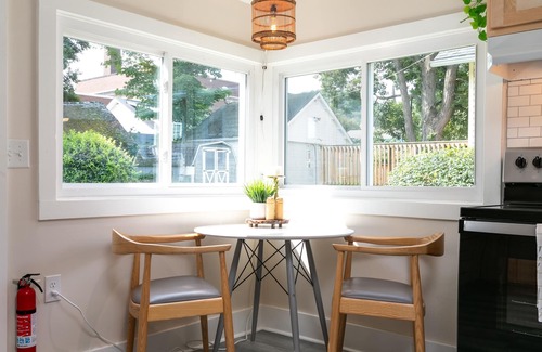 Watkins Glen Casa | TWO king bedrooms! Walk to EVERYTHING! (lake,hiking,bars,shopping)