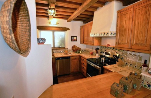 South Capitol Casa | Dos King Master Suites! Encantador Adobe en Quiet Cul-De-Sac. Camina hacia la plaza!