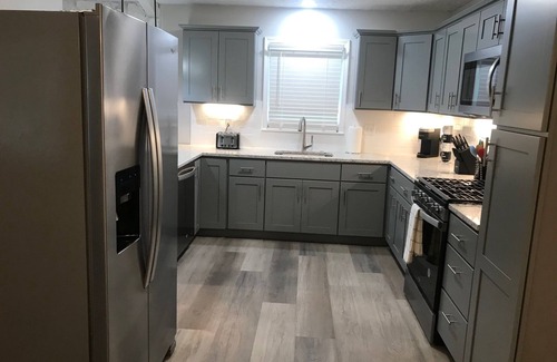 Woodstock Casa | Two Kings & a Queen-Woodstock Extended Stay