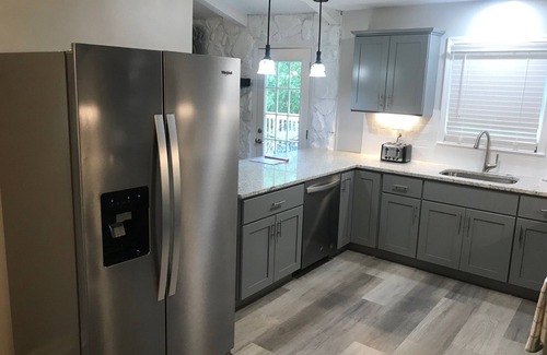 Woodstock Casa | Two Kings & a Queen-Woodstock Extended Stay