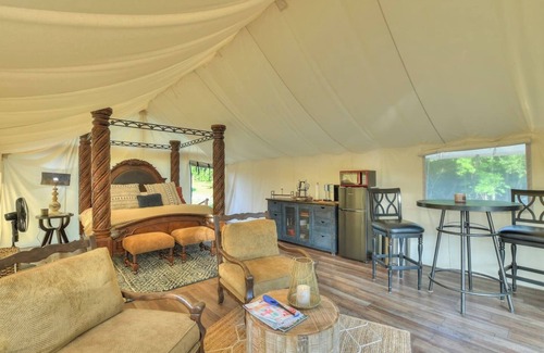 Marble Falls Cabina | Two Lakefront Yurts Hot Tubs, Kayaks, Dog Friendly