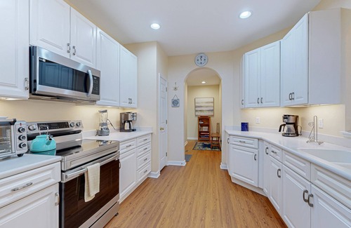 The Commons Casa | Two-level Bayside Resort house with heated pool, hot tub, fireplace & AC