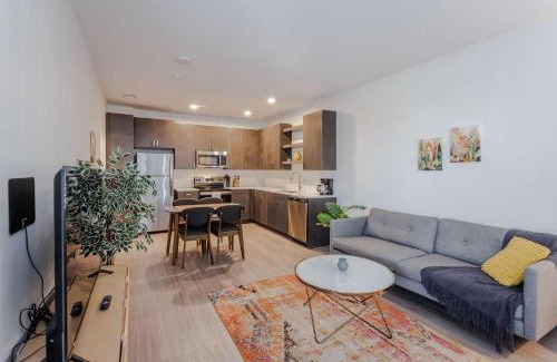 Central Business District Apartamento | TWO Luxe CozySuites in Downtown Cincinnati