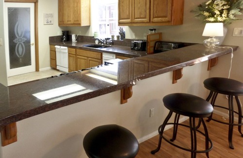 Pioneer Trail Casa | Two Master Family Home Ready for Adventure - Gran campamento base para explorar Tahoe
