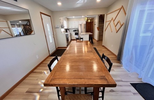 La Follette Cabina | Two neighboring homes to accommodate 35+ guests