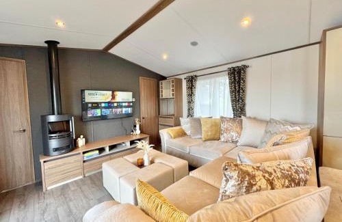 Fence Cabina | Two Neighbouring Luxury Lodges