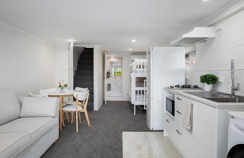 Waihi Beach Casa | Two Palms - Waihi Beach Holiday Apartment