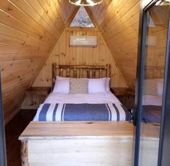 Scio Chalet De Esquí | Two People A-frame Ideal to Reconnect with Nature in Ohio