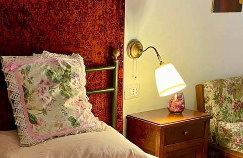 Reggio nell'Emilia Cama Y Desayuno | Two Private Rooms: with 1 room, with 2 rooms. Kitchen Living Room Parking