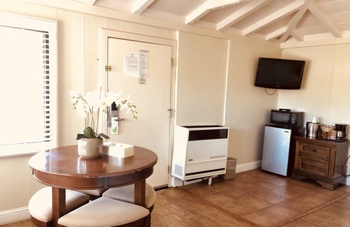 Northeast Carmel Cabaña | Two Queen Bed Cottage