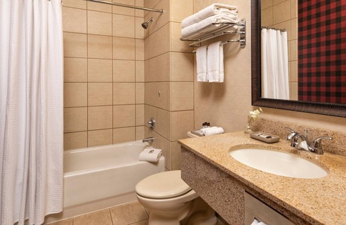 Rothschild Casa | Two Queen Studio With Kitchen, Access to Pool, Hot Tub, and Gym