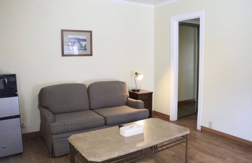 Northeast Carmel Cabaña | Two Queen Suite Cottage