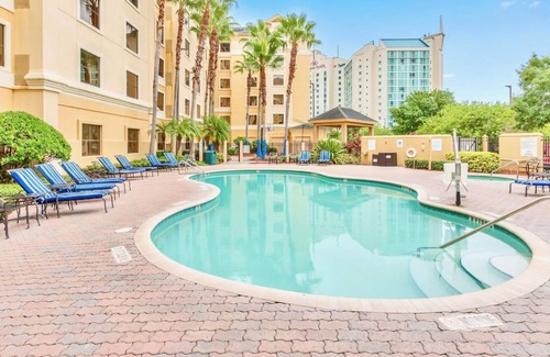 Southwest Orlando Apartamento | Two Queens With Pool and Hot Tub - Close to Disney
