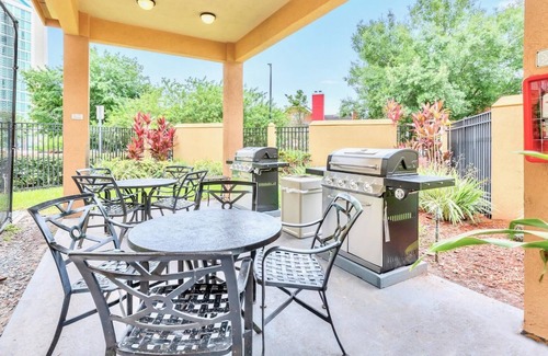 Southwest Orlando Apartamento | Two Queens With Pool and Hot Tub - Close to Disney