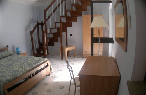 San Severino Otro | Apartamento de dos habitaciones con un patio a pocos pasos de Palinuro "2"
