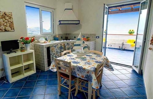 Capo d'Orlando Apartamento | Apartamento de dos habitaciones con vistas al mar y las islas Eolias a solo 3 'de la playa de San Gregorio
