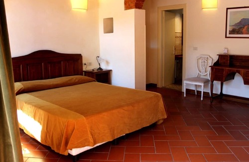 Santomato Apartamento | Apartamento de dos habitaciones "Fattoria CasalBosco", un antiguo pueblo medieval rodeado de vegetación