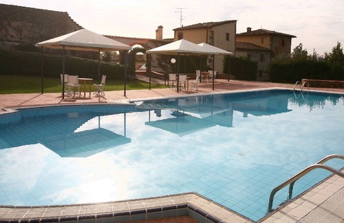 Santomato Apartamento | Two-room apartment for 5 "Fattoria CasalBosco" an ancient medieval village surrounded by greenery