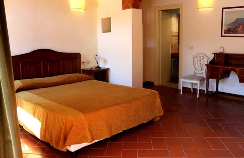 Santomato Apartamento | Two-room apartment for 5 "Fattoria CasalBosco" an ancient medieval village surrounded by greenery