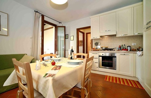 San Donato in Poggio Condominio | TWO-ROOM APARTMENT WITH TERRACE AND POOL: The Compagnia del Chianti